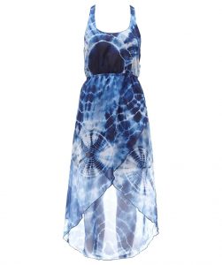 Niebieska zwiewna sukienka maxi z gradientowym motywem